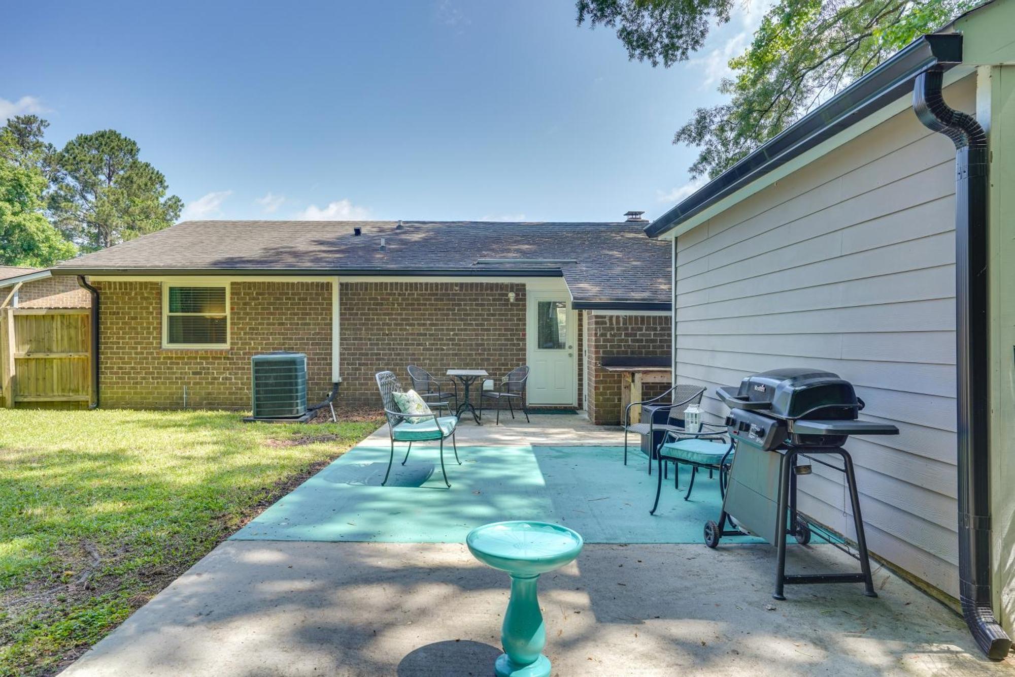 Villa Cozy Goose Creek Escape With Patio And Grill Exterior foto